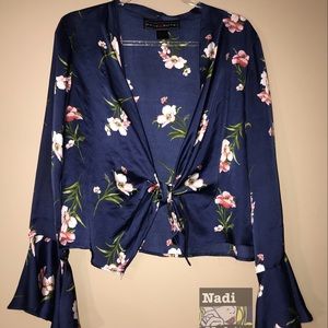 🌺Navy Floral Sateen Tie Front Blouse🌺